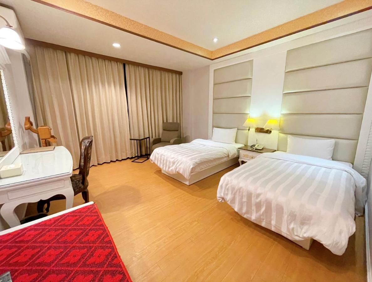 Wenpin Hotel - Pier 2 Kaohsiung Exterior photo