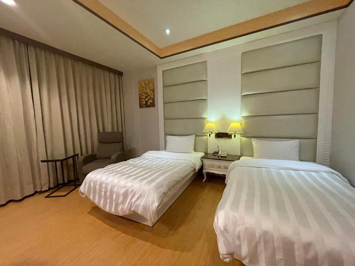 Wenpin Hotel - Pier 2 Kaohsiung Exterior photo