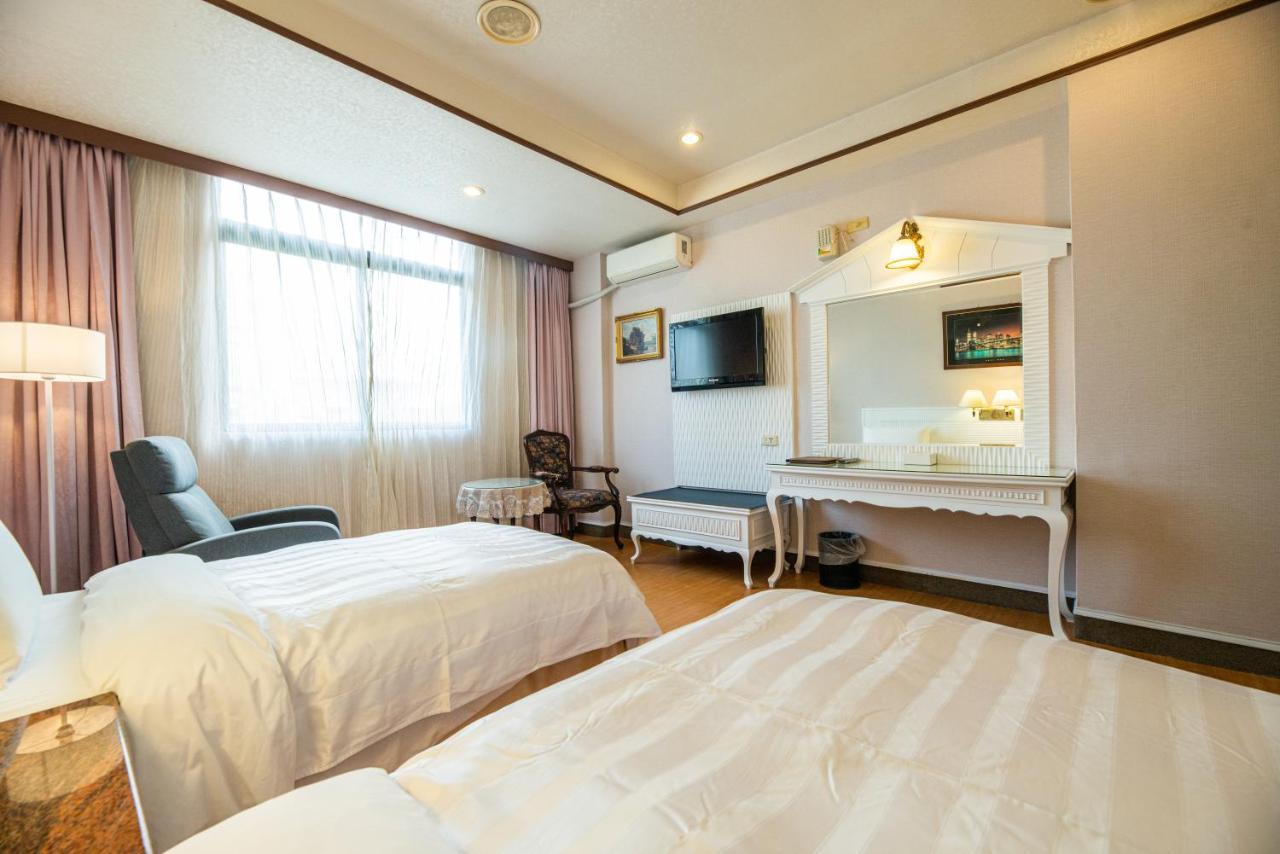 Wenpin Hotel - Pier 2 Kaohsiung Exterior photo