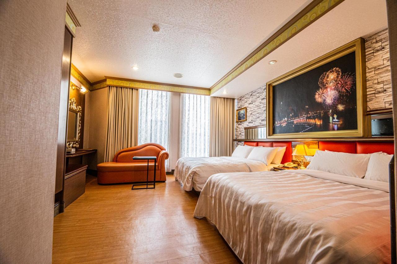 Wenpin Hotel - Pier 2 Kaohsiung Exterior photo