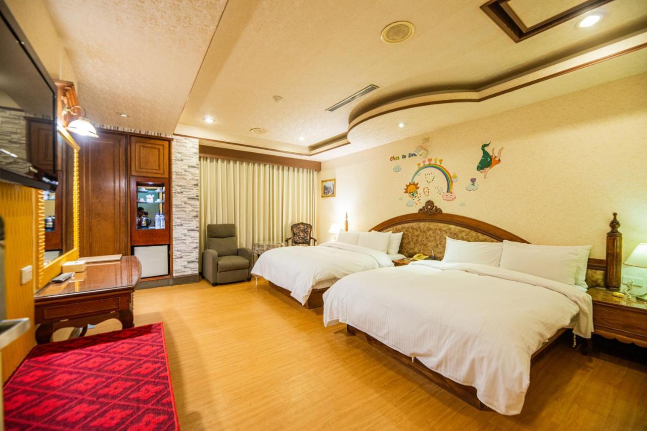 Wenpin Hotel - Pier 2 Kaohsiung Exterior photo