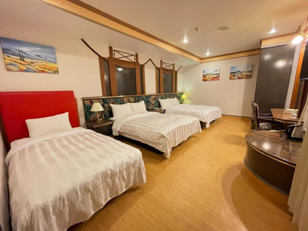 Wenpin Hotel - Pier 2 Kaohsiung Exterior photo