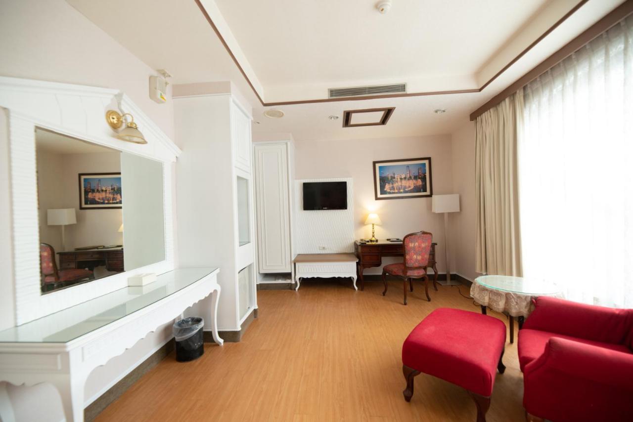 Wenpin Hotel - Pier 2 Kaohsiung Exterior photo
