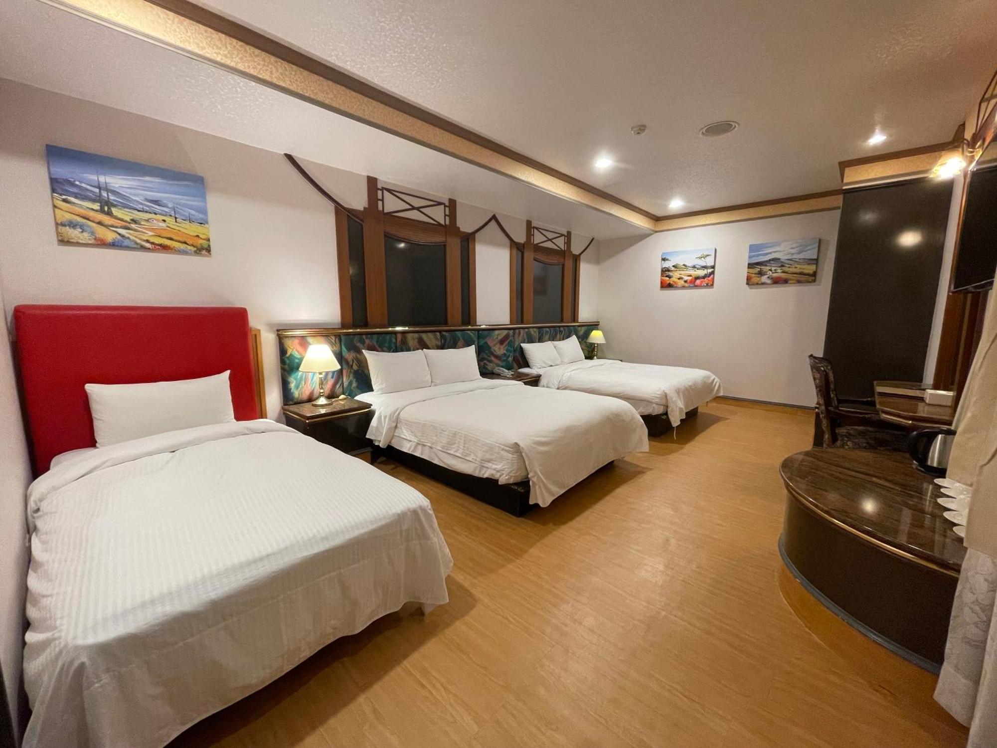 Wenpin Hotel - Pier 2 Kaohsiung Exterior photo
